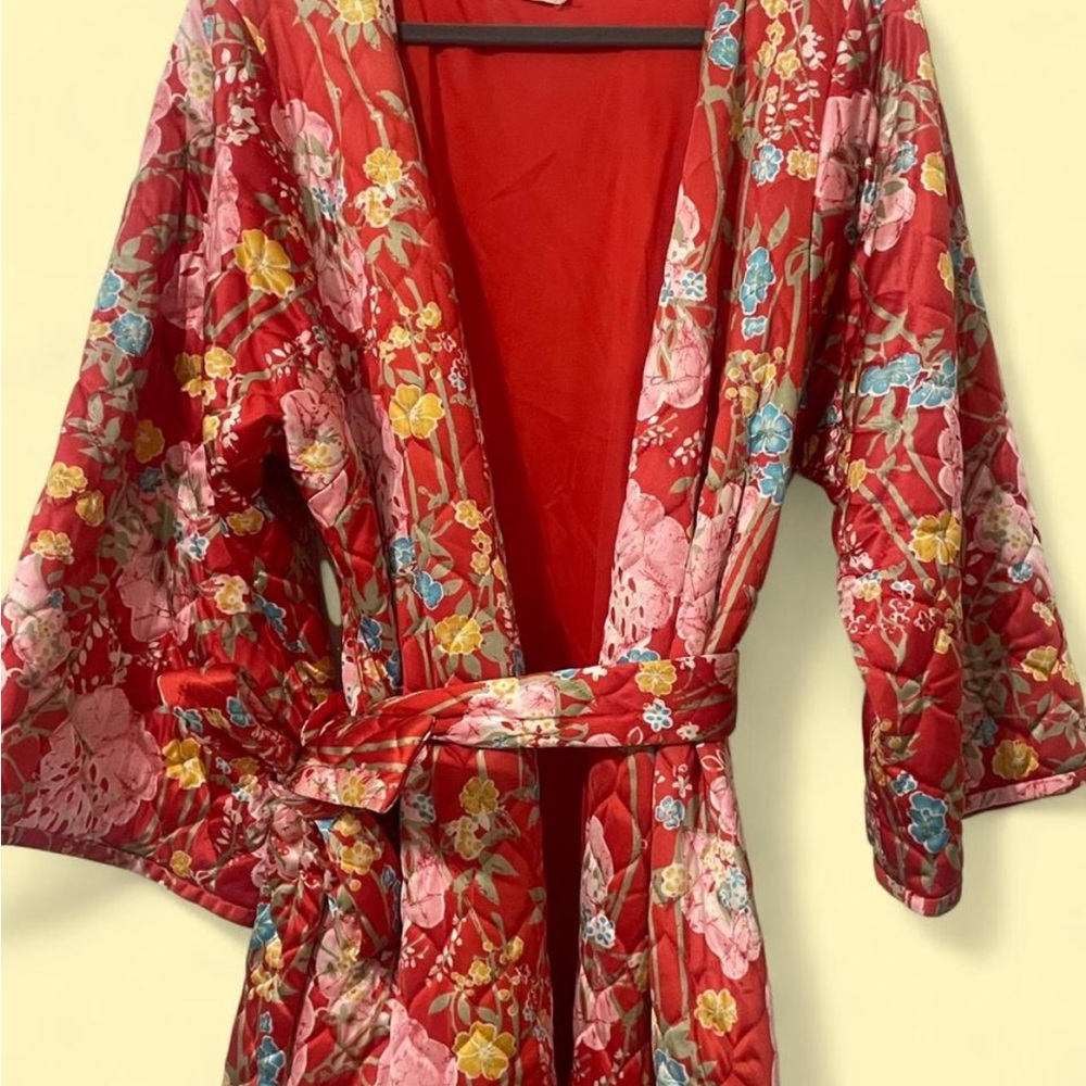 Vanity Fair Red Floral Robe - Picture 2 of 3